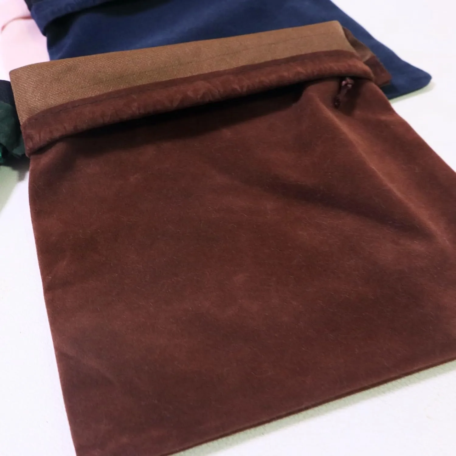 Aestivate 8 Pack Large Velvet Drawstring Pouch, Velvet Bag 8×10 Inch Storage Bag Cosmetics Pouches Dust Bag 8 Pieces (Brown)