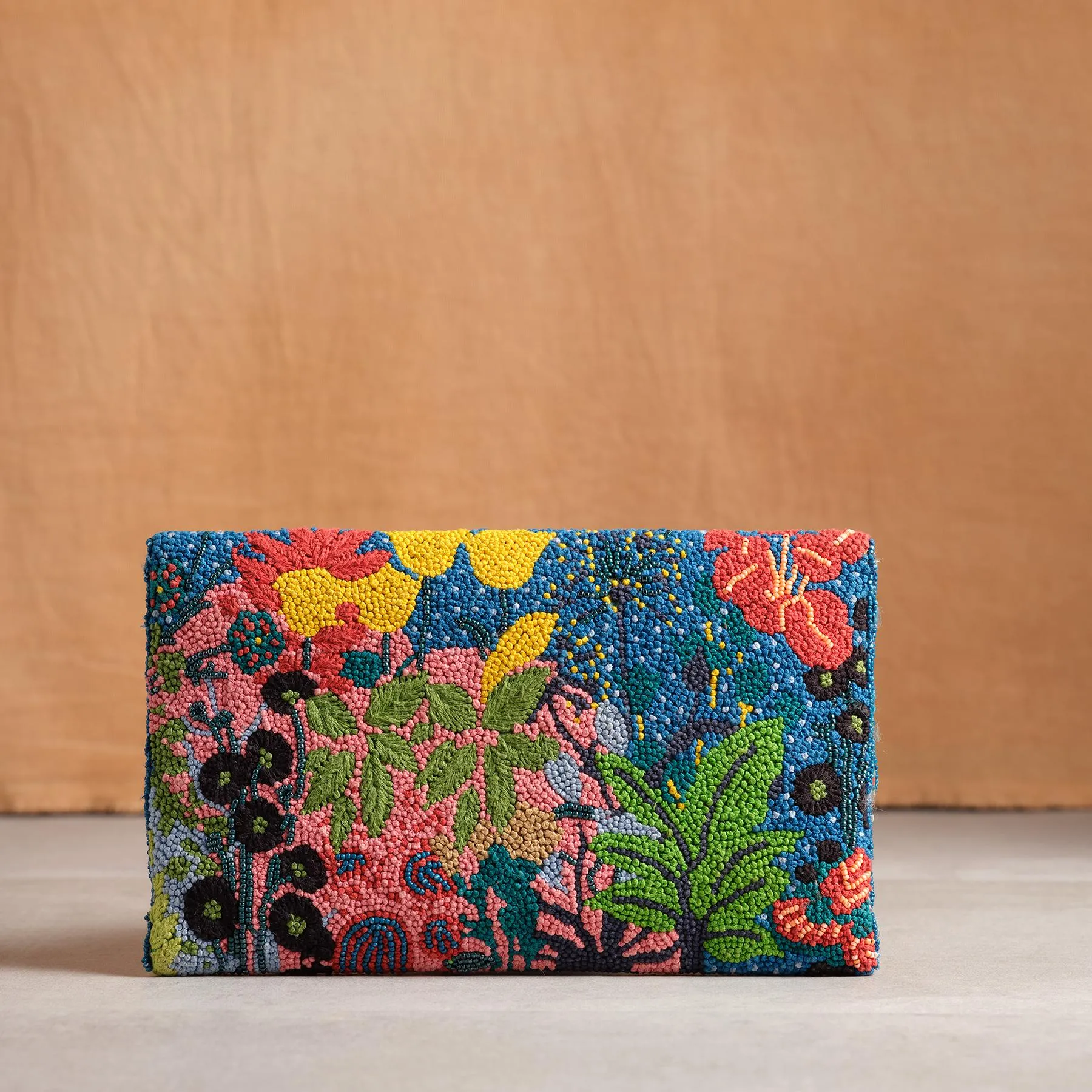 Blossoming Knotted Clutch