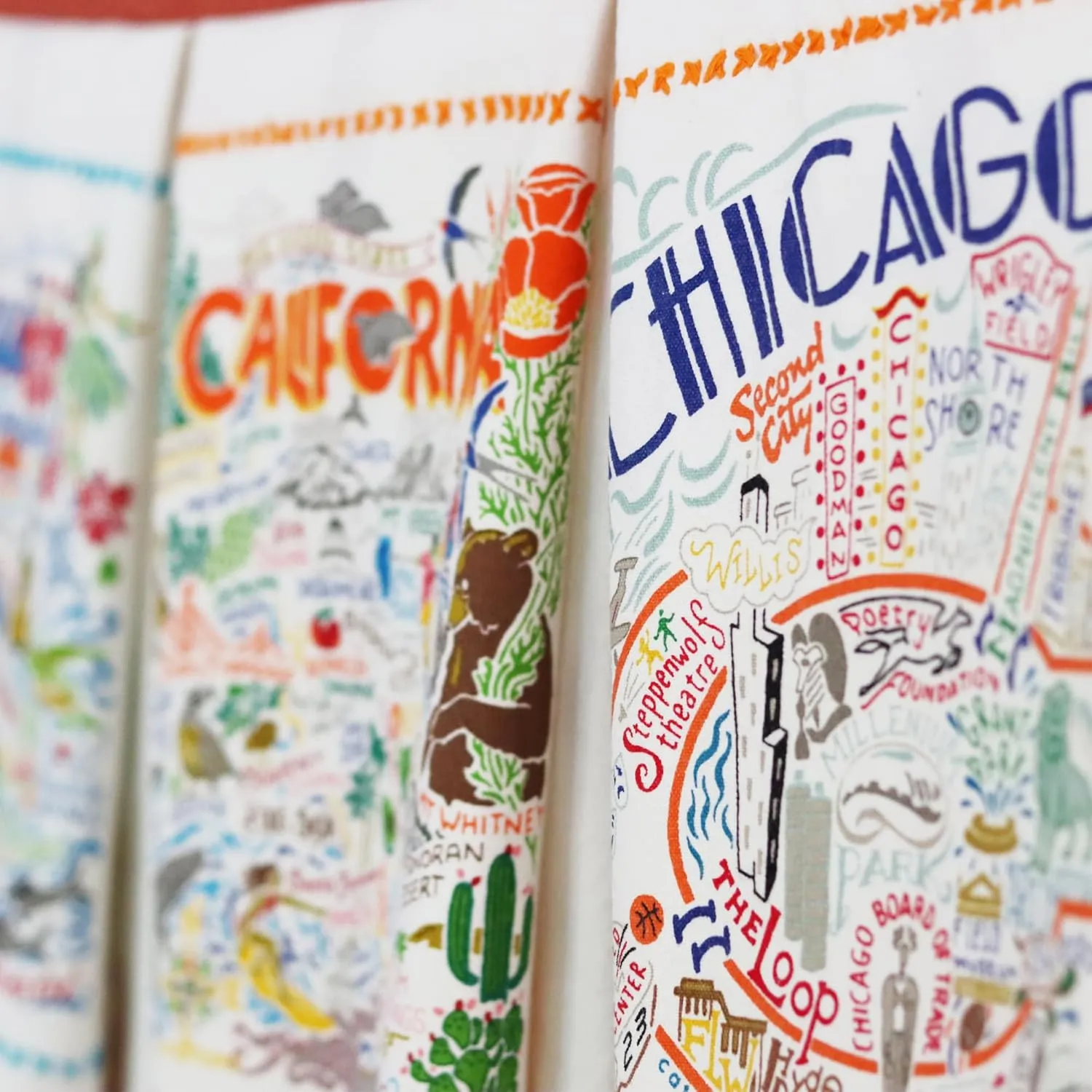 Catstudio Chicago Dish Towel - U.S. State Souvenir Kitchen and Hand Towel, Perfect Tea Towels for Illinois Lovers, Travel Souvenir, Housewarming Gifts, Couple Gifts