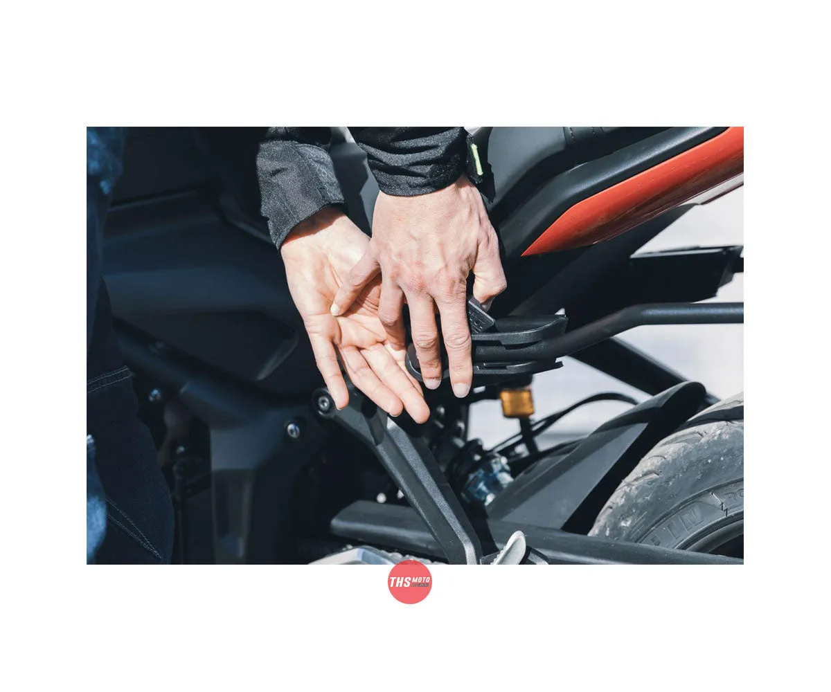 Givi Rapid Release Holder Remove-X For Triumph Street Twin 900 '16->