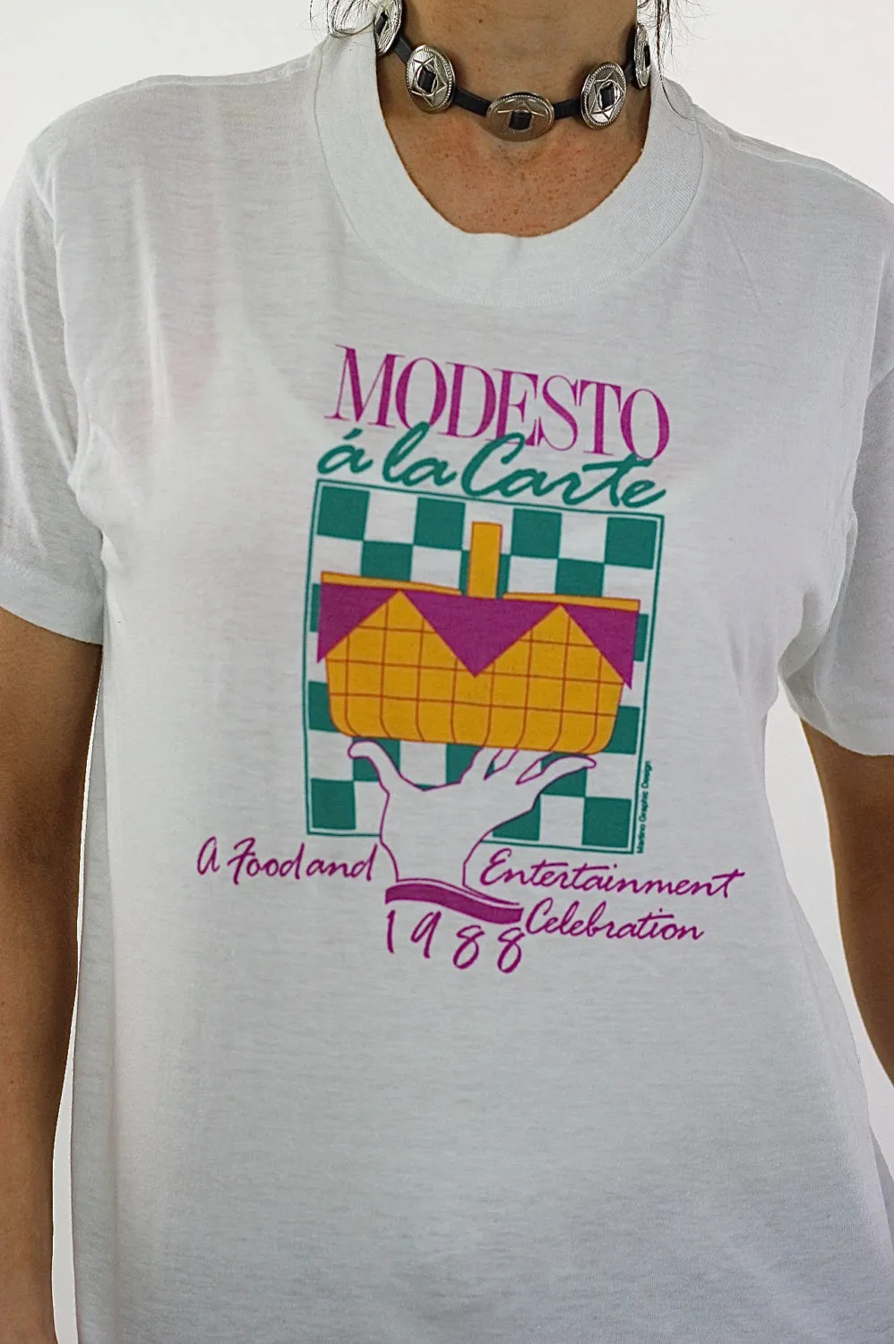 Retro tee shirt Vintage 80s graphic tee white oversize unisex Modesto a la Carte print L