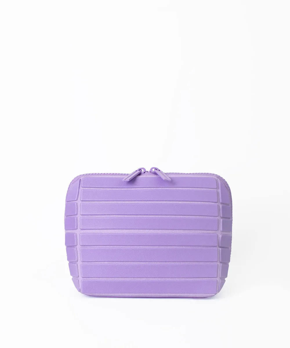 the small lilac traveller